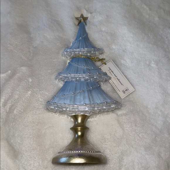 cupcakes & cashmere Other - NEW! Blue & White Ribbon Bow & Metallic Gold lace Christmas Tree